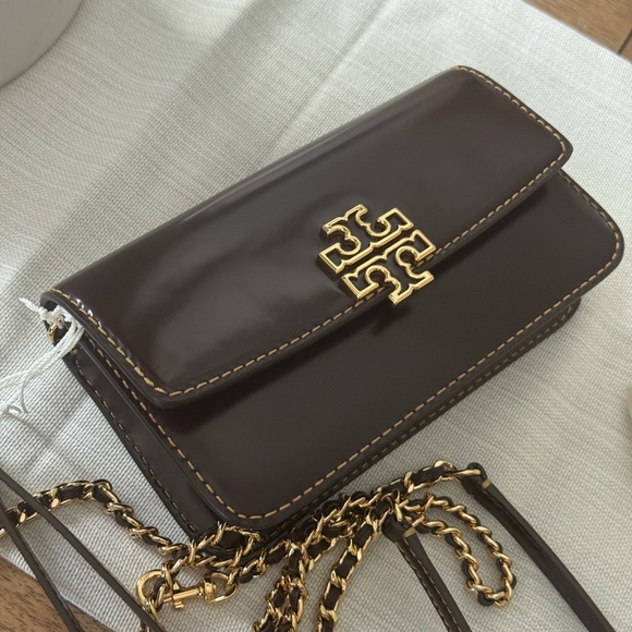 New TORY BURCH BRITTEN PATENT CHAIN WALLET W. WRISTLET timporlano color - Picture 11 of 13